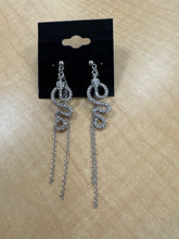 Load image into Gallery viewer, Sleek Serpent Earring