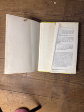 Load image into Gallery viewer, 1969 First Edition – Making Things Grow by Thalassa Cruso | Vintage Gardening Hardcover