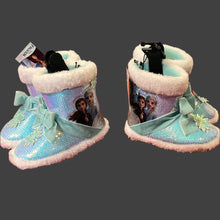 Load image into Gallery viewer, Frozen-Themed Glitter Snowflake – Cozy and Sparkly Kids' Slippers